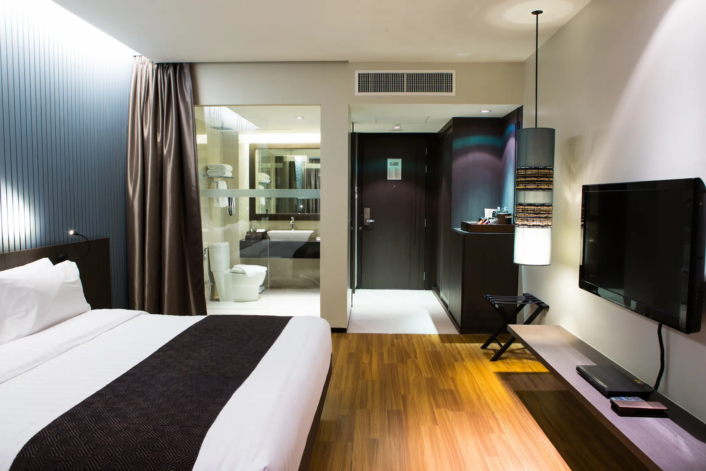 interior-modern-comfortable-hotel-room